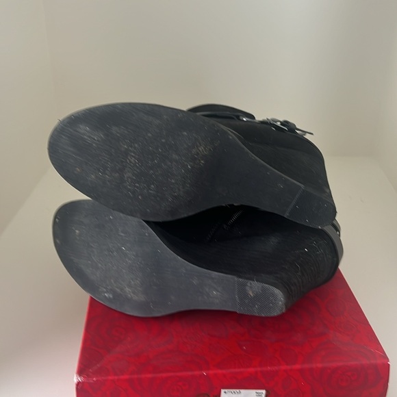 Carlos Santana black platform booties - Picture 3 of 3